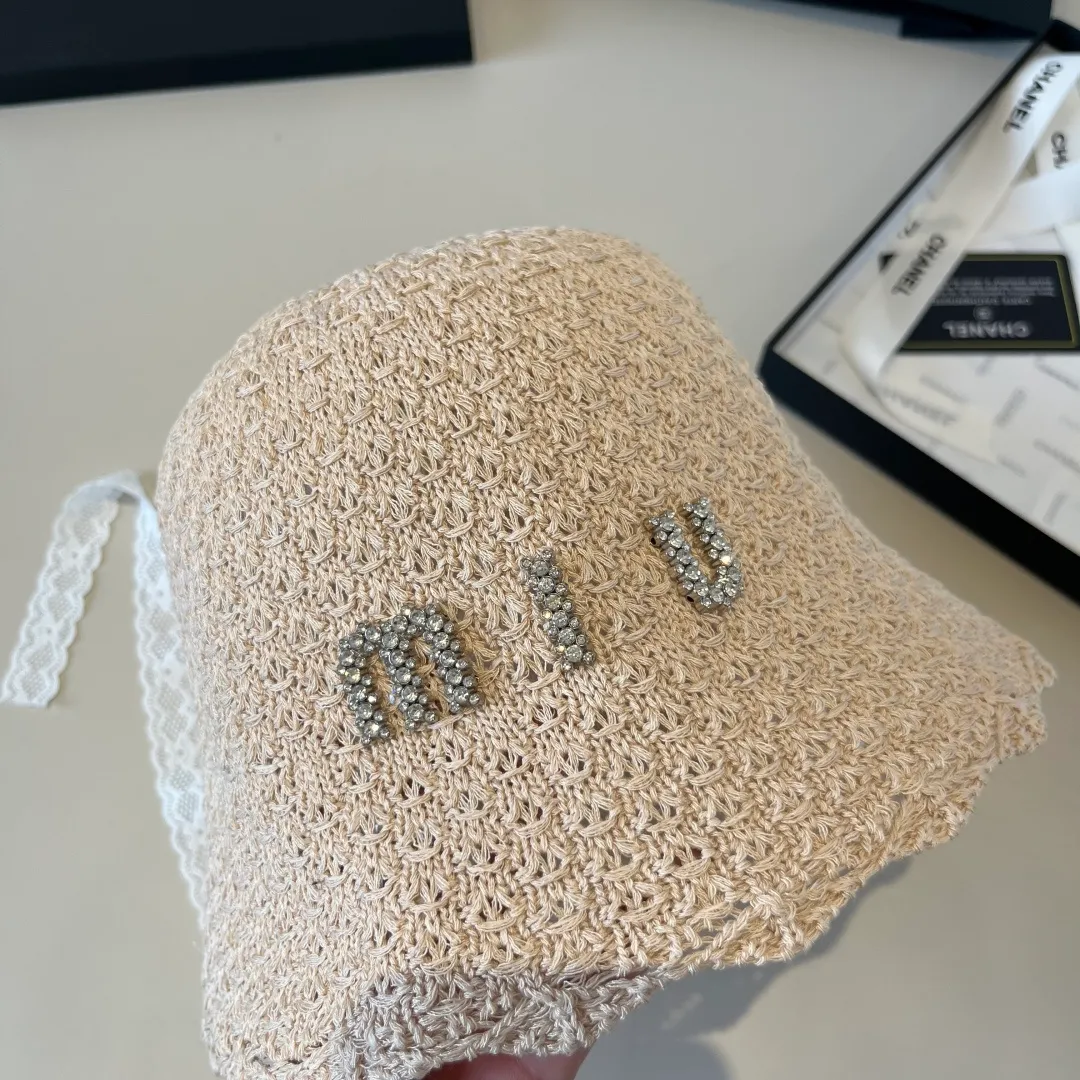 💰100¥ Miumiu new small round hat, with lace windproof rope, small and fresh, head circumference 57