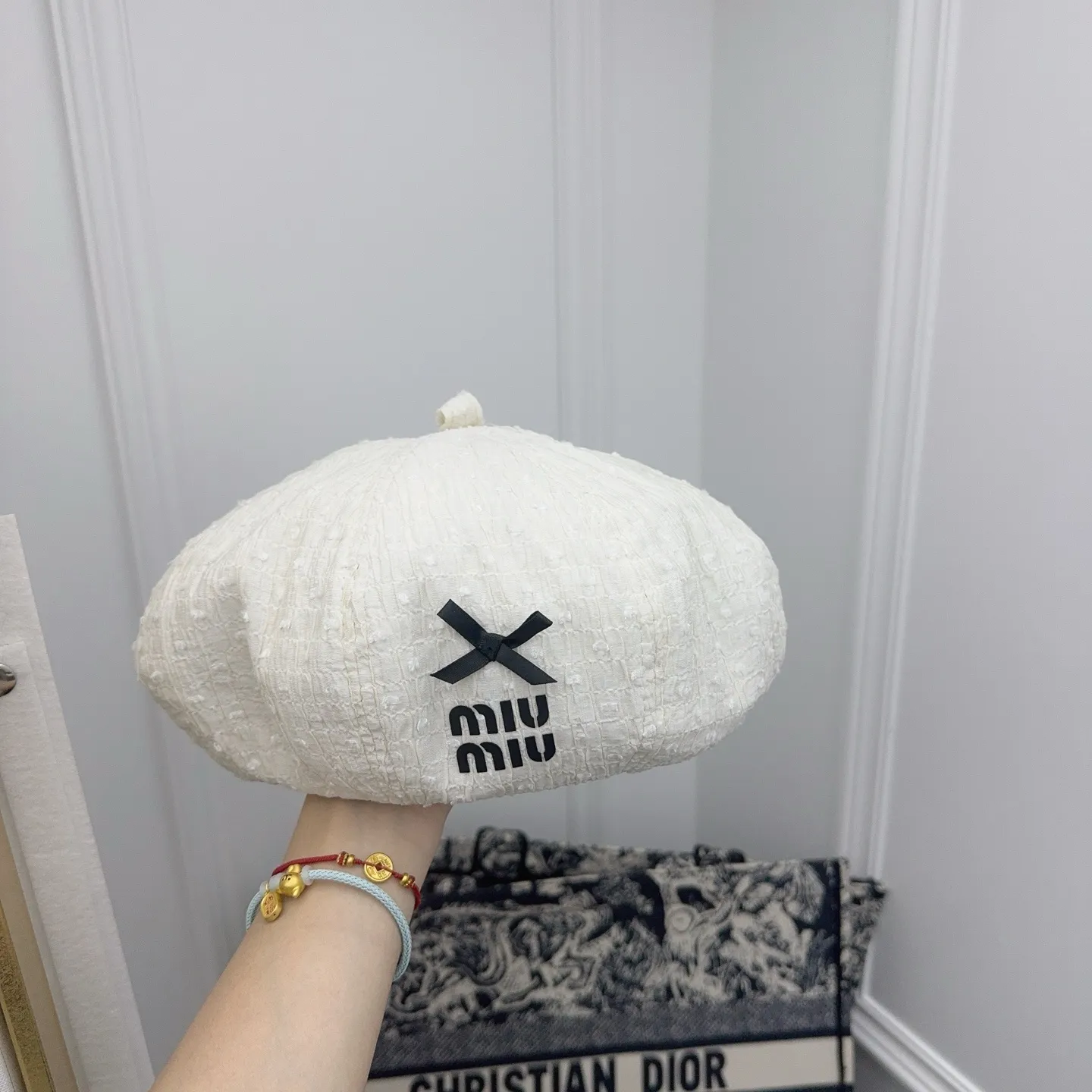 miumiu’s new beret 🤍🖤 Simple and sweet, a must-have in early autumn