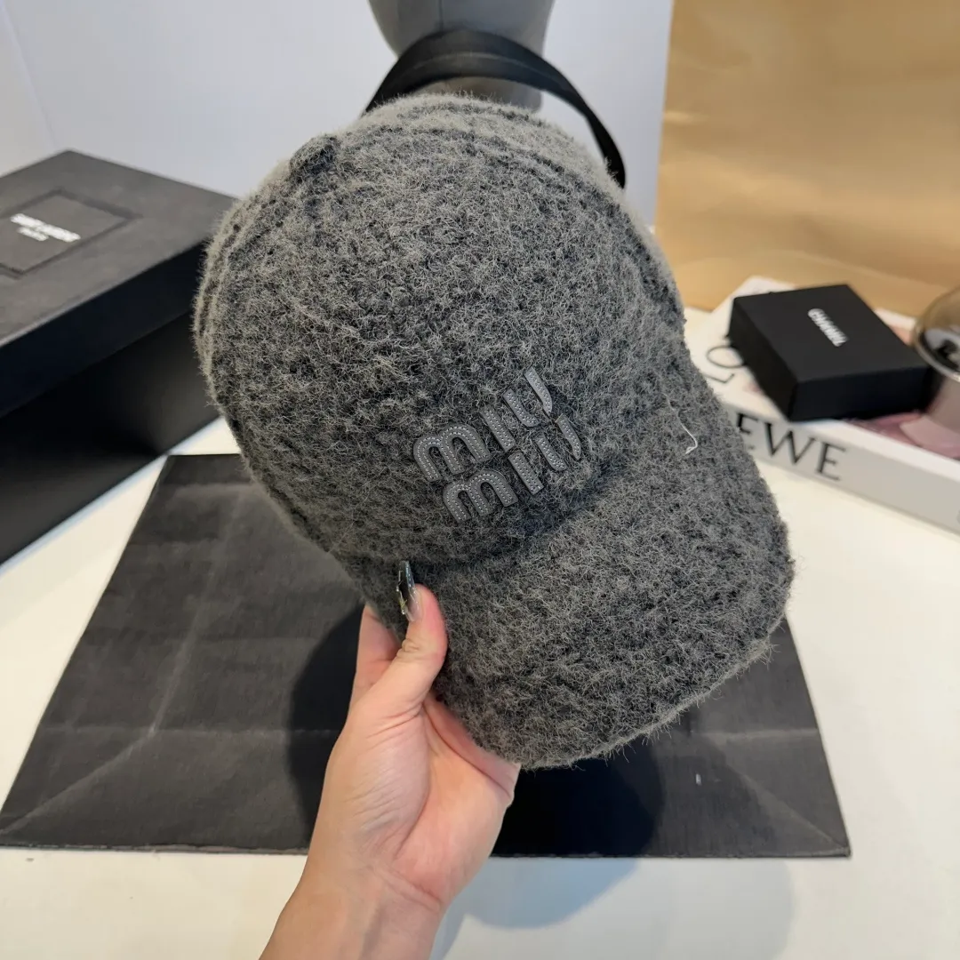 P56 Miumiu Miumiu new order style embroidered baseball cap🧢Big brand style is super easy to match, get it now!