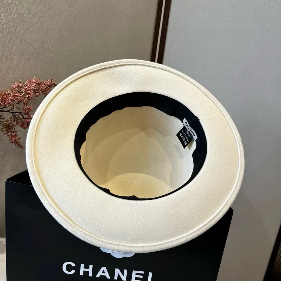 💰210¥ miumiu new wool top hat, flat top hat, 100% wool fabric 🦙%, head circumference 57cm