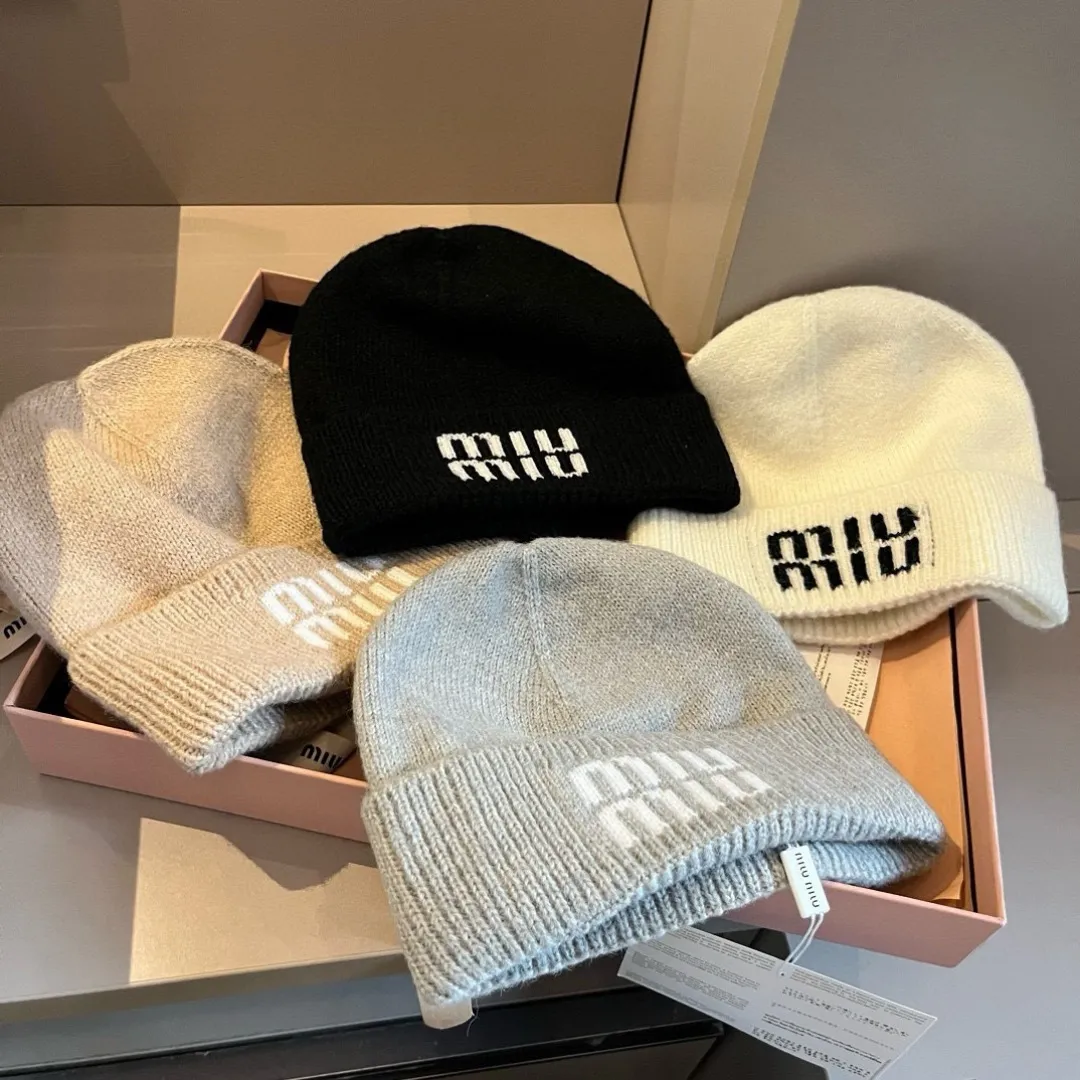 💰60¥ miumiu Miu Miu counter new knitted woolen hat