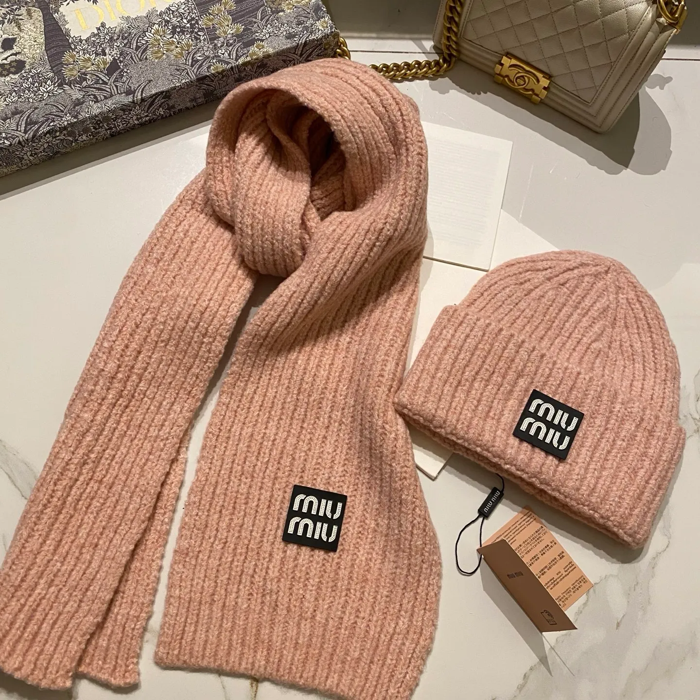 MIUMIU Miu Miu suit knitted hat + scarf