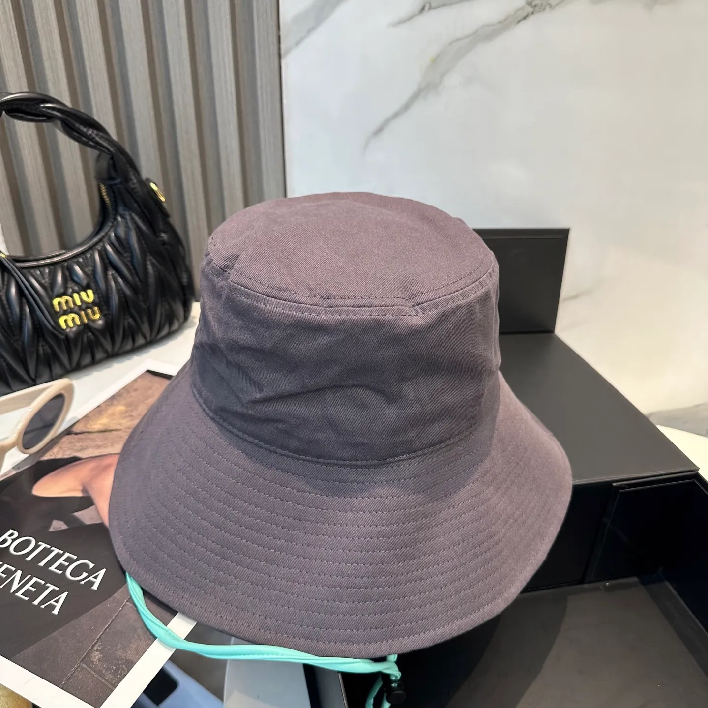 P64 MiuMiu Miu Miu's new fisherman hat | Large brim ~ Increased sun protection range, quality details are in place ~ Hats have always been an inseparable item in daily matching. The fisherman hat will never go out of style. This Miu family has always been loved by everyone. It is casual, versatile, sun-protective and comfortable. It feels very soft but does not affect its shape at all. ​