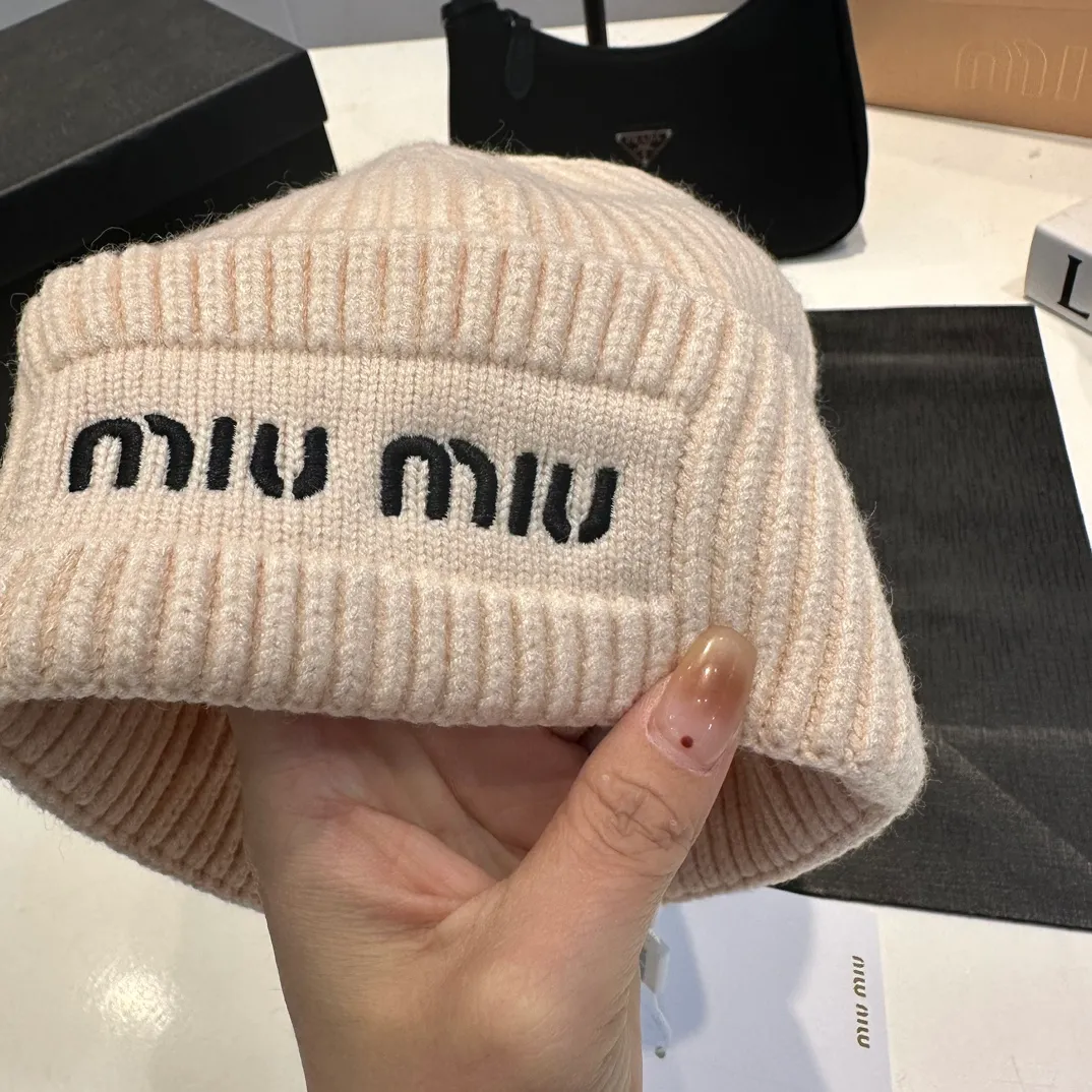 P56 high version Miumiu knitted hat, cold hat super warm