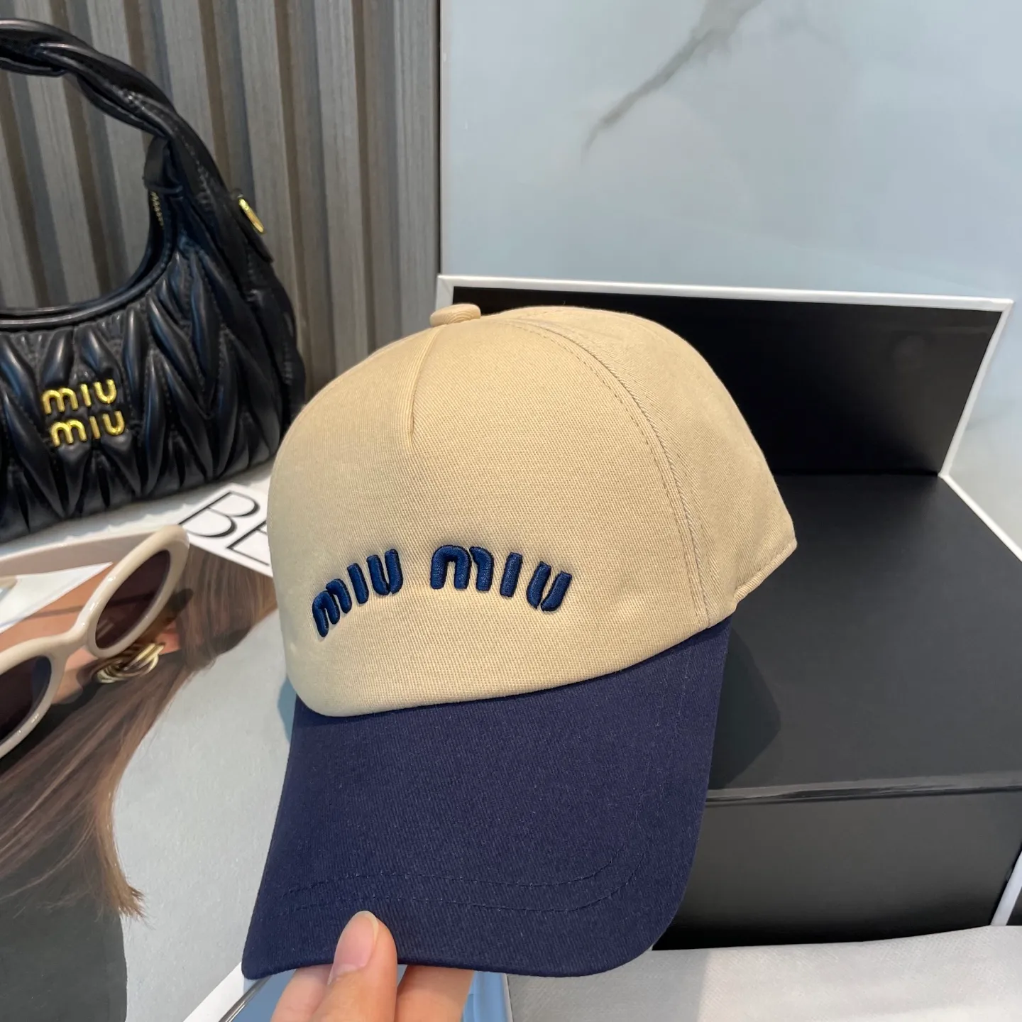 P60 💛 Comes with dust bag. [Miumiu Miu Miu] New order style embroidered baseball cap 🧢 Great brand style, super easy to match, get it now!
