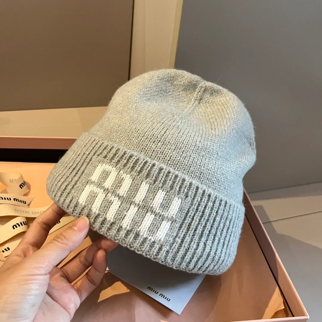 💰60¥ miumiu Miu Miu counter new knitted woolen hat