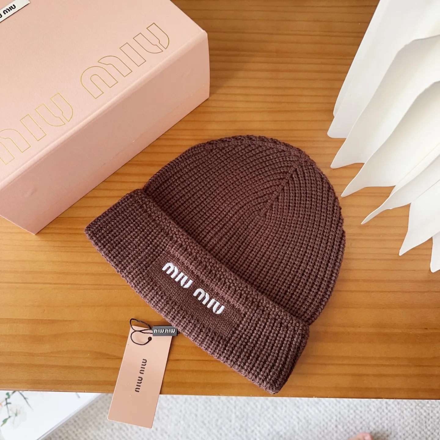 💰64 miumiu’s hot-selling knitted hat at Miu Miu counter! Xiaohongshu’s new product is released, it’s so 🉑️, high-elastic fabric, classic colors, same style for men and women.