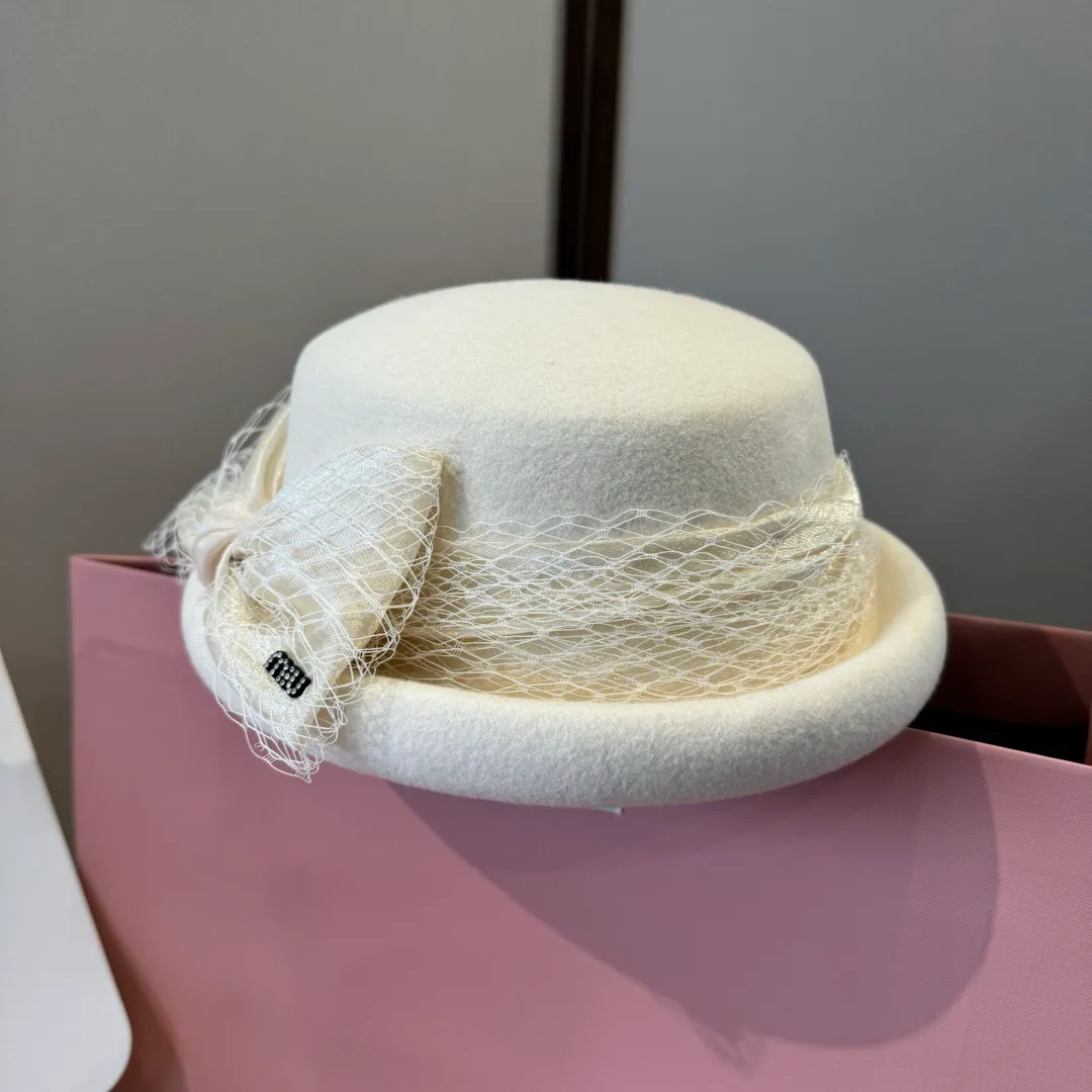 💰220¥ White miumiu new wool 🦙 top hat, beret, super goddess style, advanced custom hat, 100% wool 🦙% fabric, head circumference 57cm