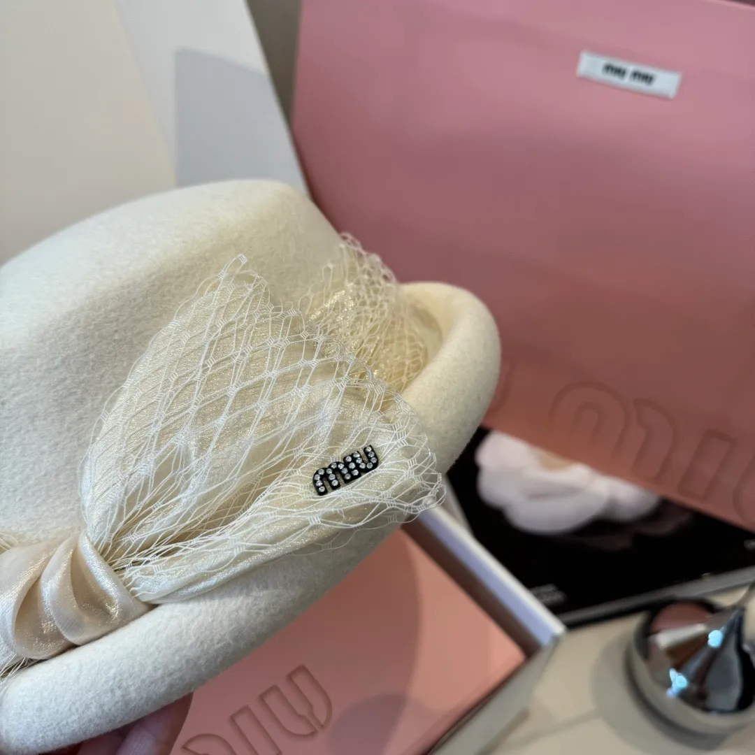 💰220¥ White miumiu new wool 🦙 top hat, beret, super goddess style, advanced custom hat, 100% wool 🦙% fabric, head circumference 57cm