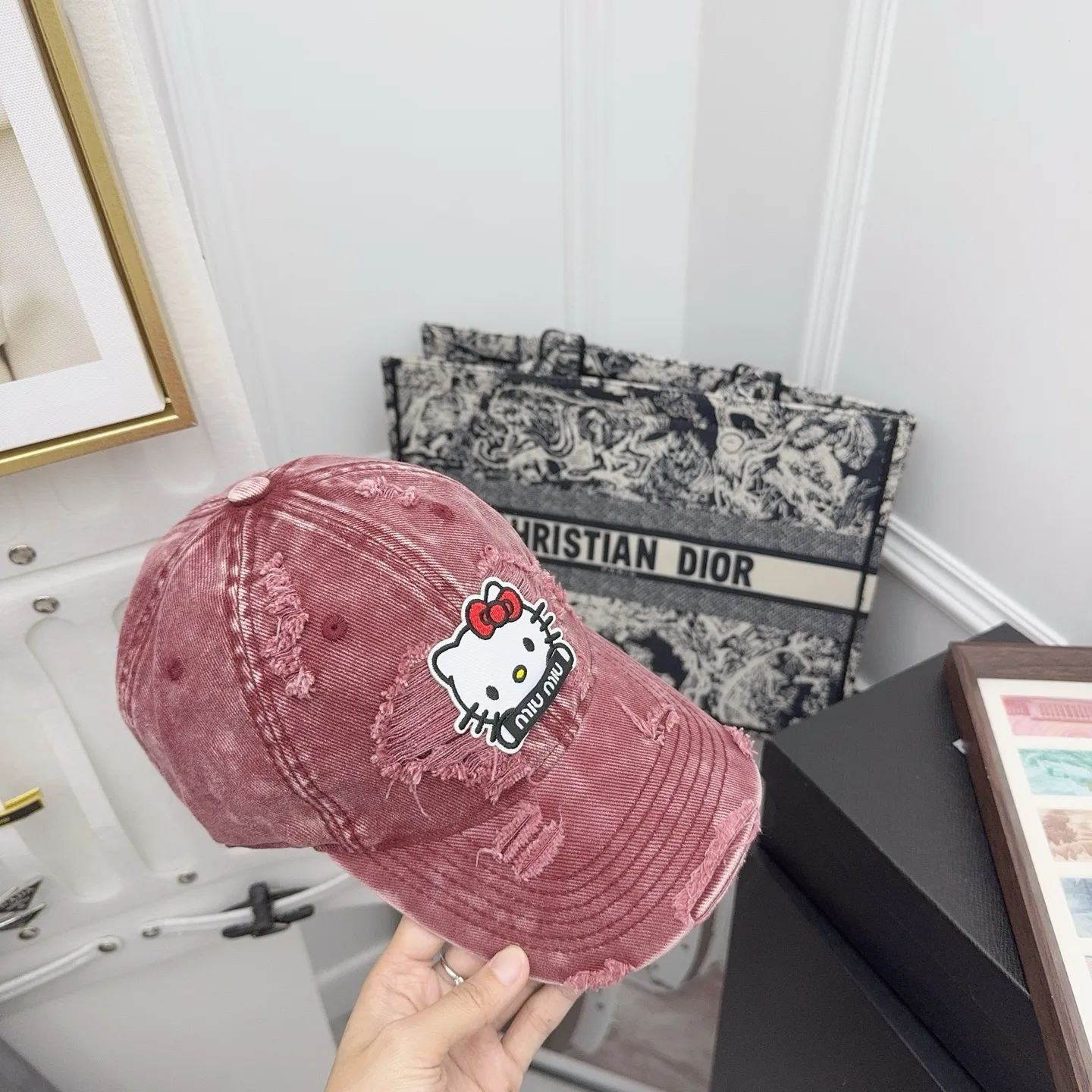miumiu personalized ripped baseball cap, a must-have for retro fashionistas‼ ️