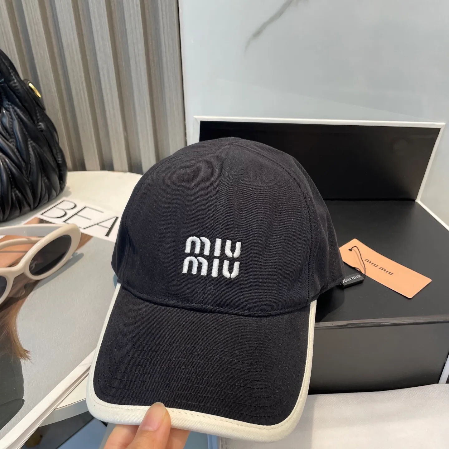 P60💛 Comes with dust bag. [Miumiu Miu Miu] New order style embroidered baseball cap🧢Big brand style is super easy to match, hurry up and get it!