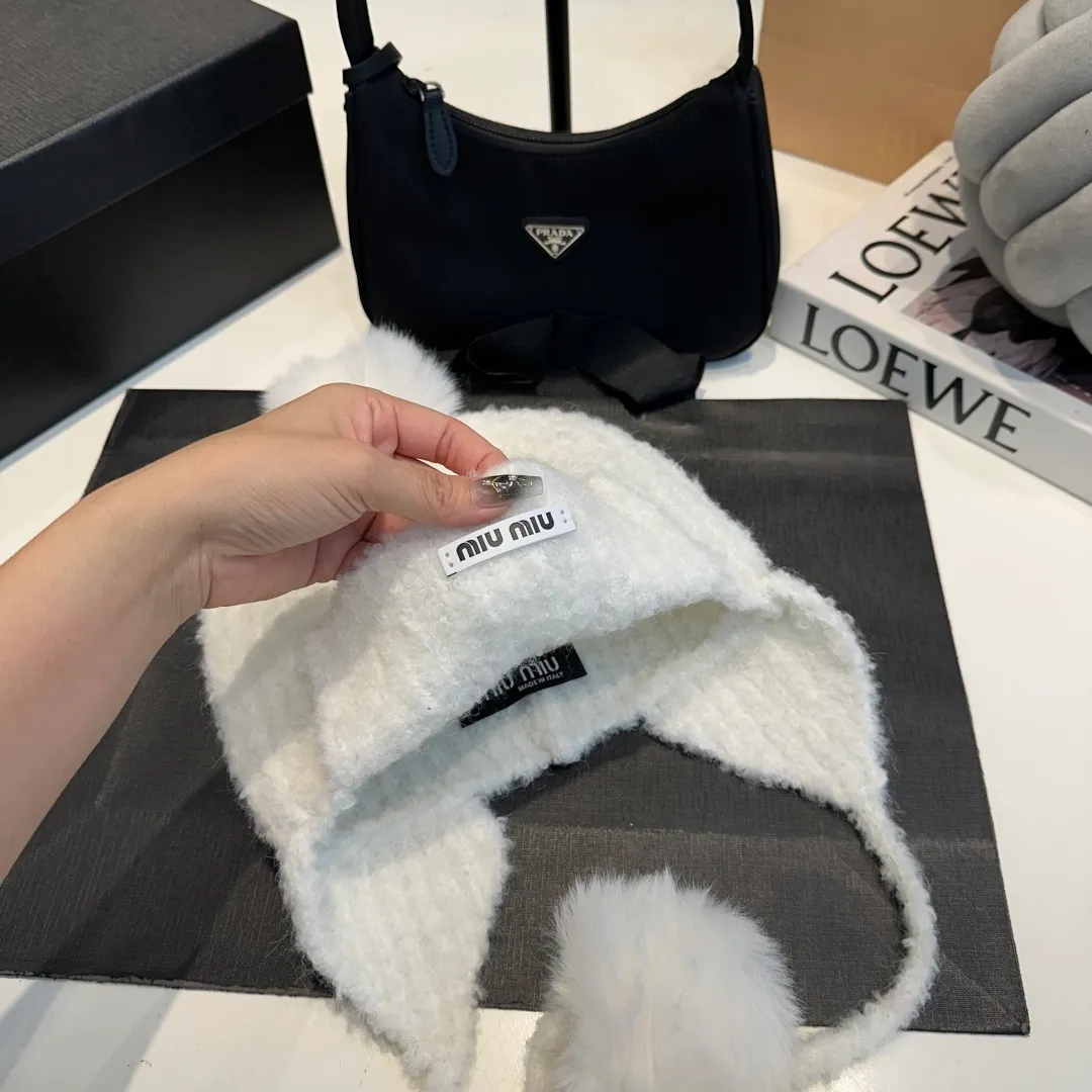 P80 miumiu Miu Miu fox fur ball new autumn and winter wool hat