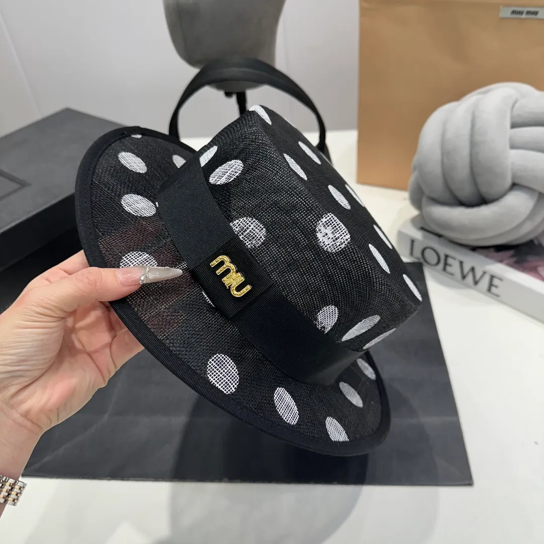 P170 Miu Miu miumiu large polka dot organza flat top hat, new model at the counter, buy and cherish, every one sold is less, the head circumference can be adjusted, details to come