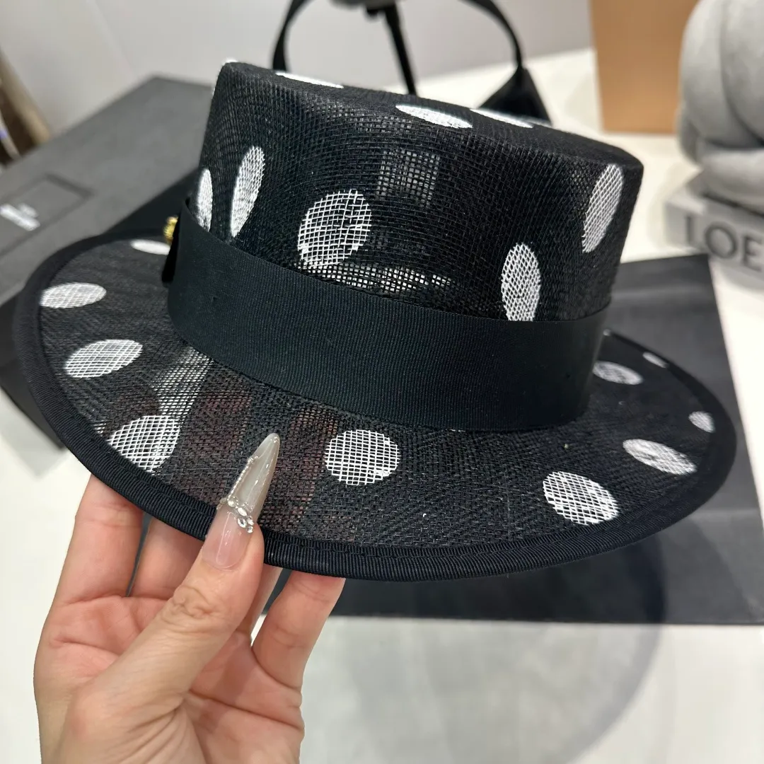 P170 Miu Miu miumiu large polka dot organza flat top hat, new model at the counter, buy and cherish, every one sold is less, the head circumference can be adjusted, details to come