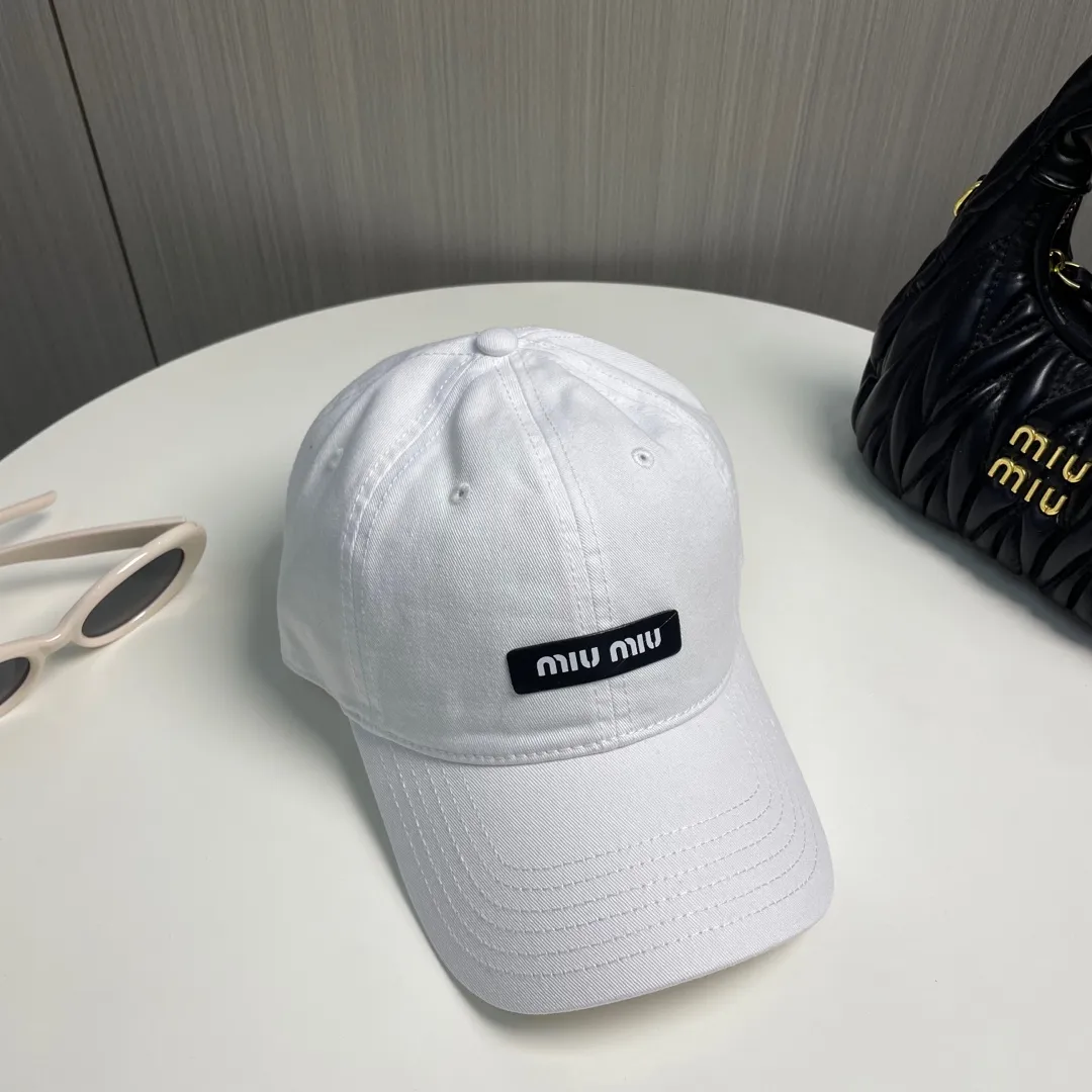 P60 miumiu new solid color baseball cap, the hottest color at the moment - full of street style! Trendy and versatile, Xiaohongshu grows grass, poison, get your boyfriend, and cool together