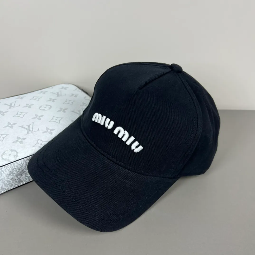 56💰Miumiu (recommended by Xiaohongshu’s popular model) original spring and summer new baseball cap, authentic mold-making and custom-made, the original workmanship is meticulous and the quality is superb!