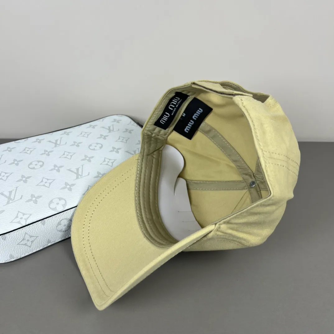 56💰Miumiu (recommended by Xiaohongshu’s popular model) original spring and summer new baseball cap, authentic mold-making and custom-made, the original workmanship is meticulous and the quality is superb!