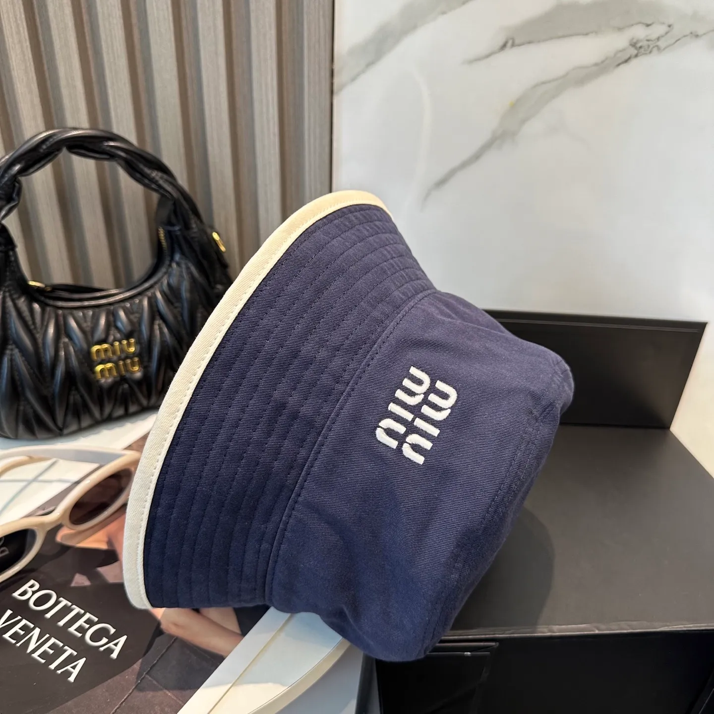 P74💛 Comes with dust bag. [Miumiu Miu Miu] New order style embroidered fisherman hat🧢Big brand style is super easy to match, hurry up and get it!
