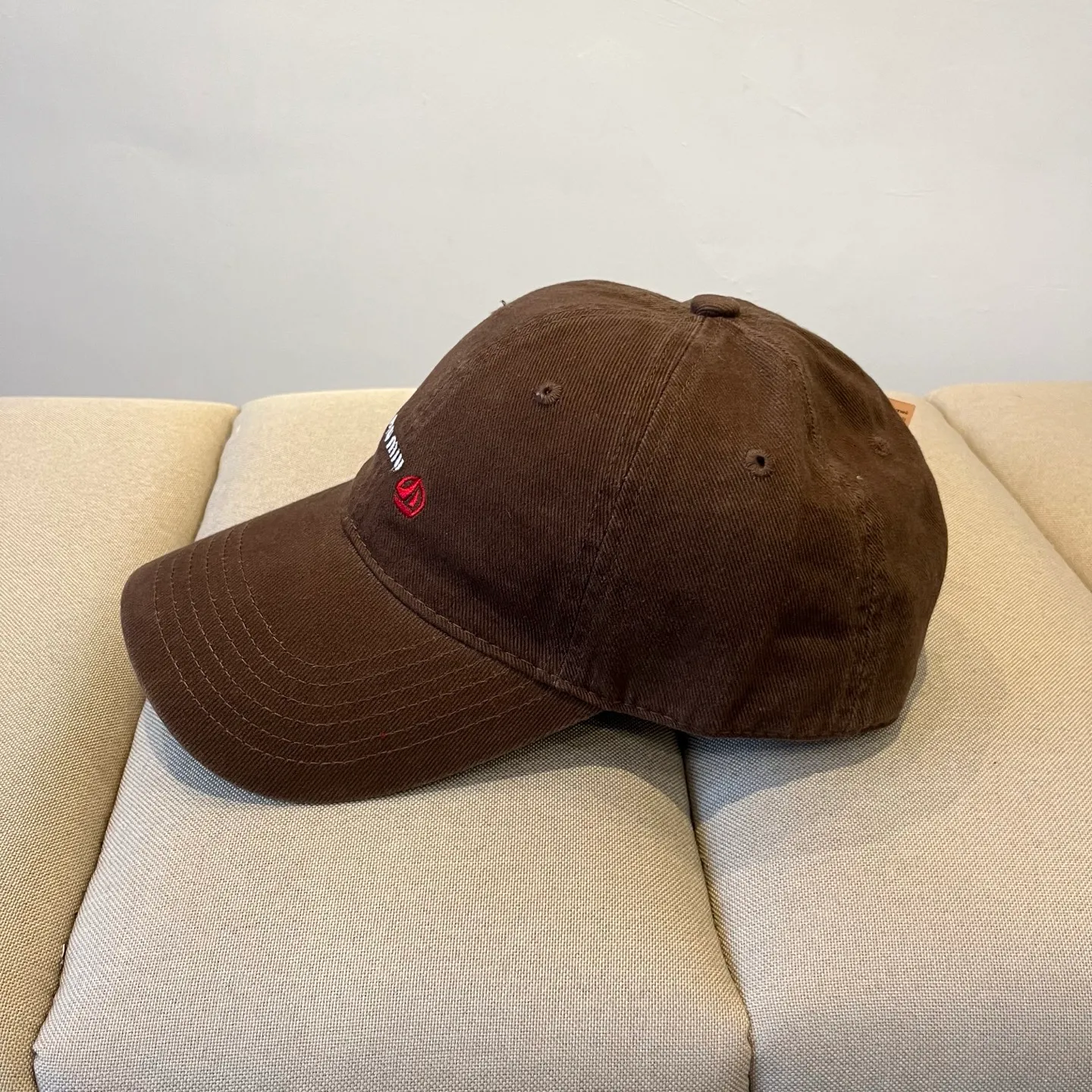 P60 miumiu original spring and summer new baseball cap, authentic mold-making and custom-made, the original workmanship is meticulous and the quality is superb!