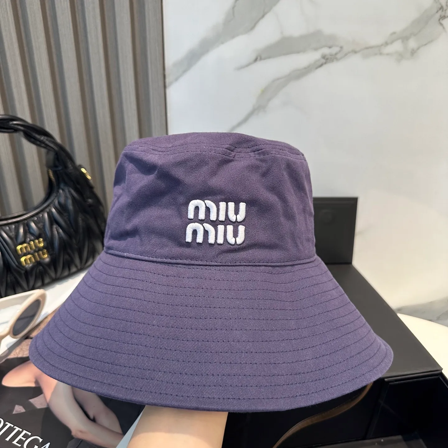 P64 MiuMiu Miu Miu's new fisherman hat | Large brim ~ Increased sun protection range, quality details are in place ~ Hats have always been an inseparable item in daily matching. The fisherman hat will never go out of style. This Miu family has always been loved by everyone. It is casual, versatile, sun-protective and comfortable. It feels very soft but does not affect its shape at all. ​