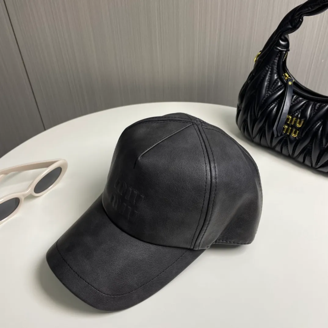P66 comes with a cloth bag, miumiu new autumn and winter new original baseball cap, full of retro charm, 1:1 mold customization, excellent quality, basic head circumference 56, adjustable.