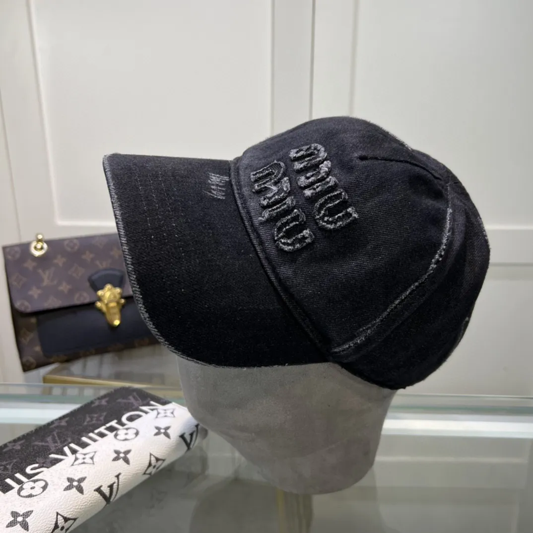 80💰Miumiu miumiu original autumn baseball cap, authentic mold-making and custom-made, the original workmanship is meticulous and the quality is superb!