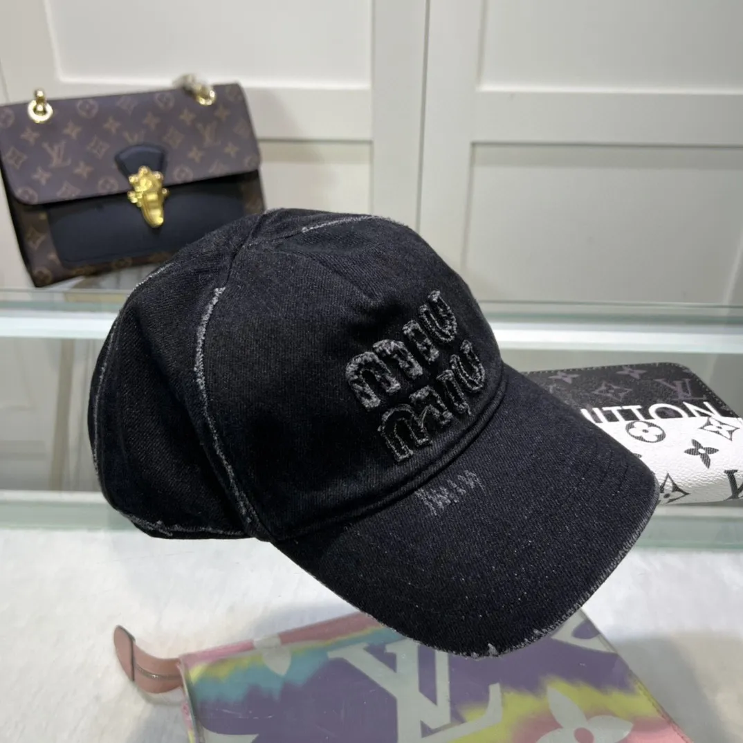 80💰Miumiu miumiu original autumn baseball cap, authentic mold-making and custom-made, the original workmanship is meticulous and the quality is superb!