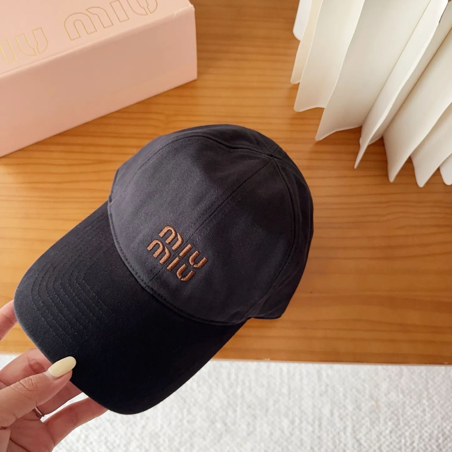 💰60 miumiu new autumn and winter baseball cap from miumiu. The original order is genuine and made to order. The original workmanship is meticulous and the quality is superb!
