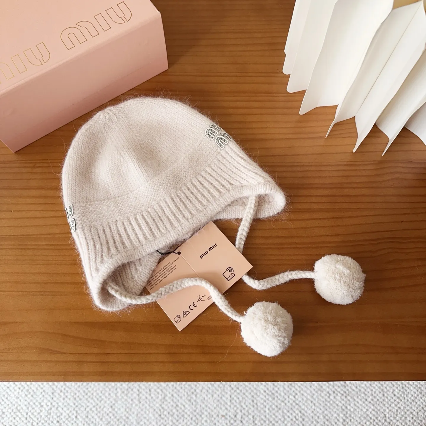 💰86 miumiu’s most popular knitted hat at Miu Miu counter! Xiaohongshu’s new product is released, it’s so 🉑️, high-elastic fabric, classic colors, same style for men and women.