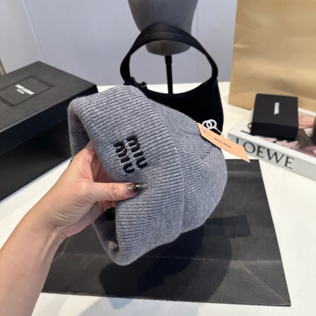 P60 miumiu new autumn and winter woolen hat