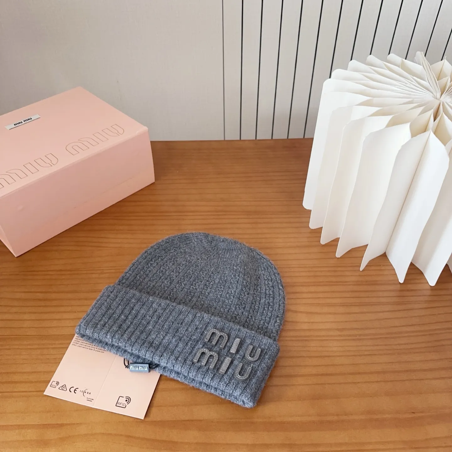 💰60 miumiu’s most popular knitted hat at the Miu Miu counter! Xiaohongshu’s new product is released, it’s so 🉑️, high-elastic fabric, classic colors, same style for men and women.