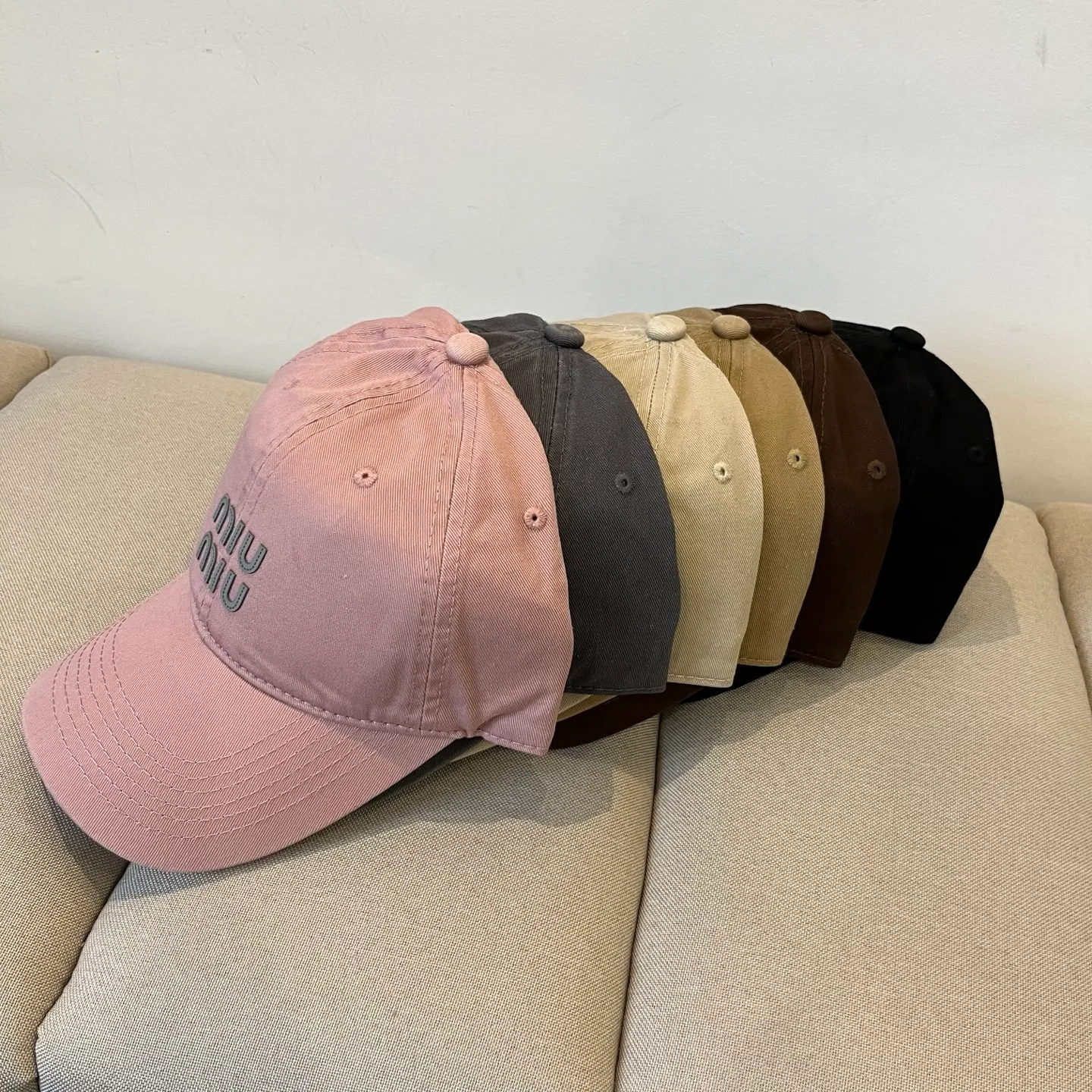 P54 miumiu original spring and summer new baseball cap, authentic mold customization, original workmanship is meticulous and the quality is superb!