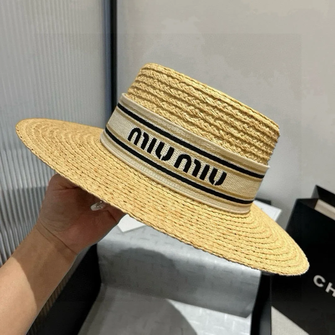 💰230¥ Miumiu raffia flat hat, new model in the store, buy it and cherish it, sell one less, the head circumference can be adjusted, details to come