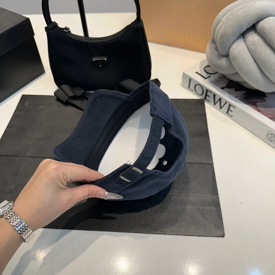 P60 miumiu new 25 spring and summer baseball cap, widened to show a small head, 25 spring and summer new logo embroidery, same style for men and women