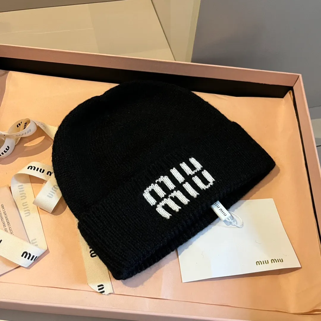 💰60¥ miumiu Miu Miu counter new knitted woolen hat