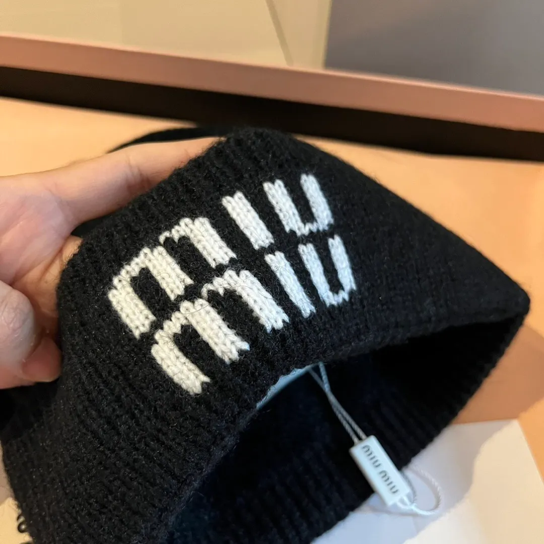 💰60¥ miumiu Miu Miu counter new knitted woolen hat