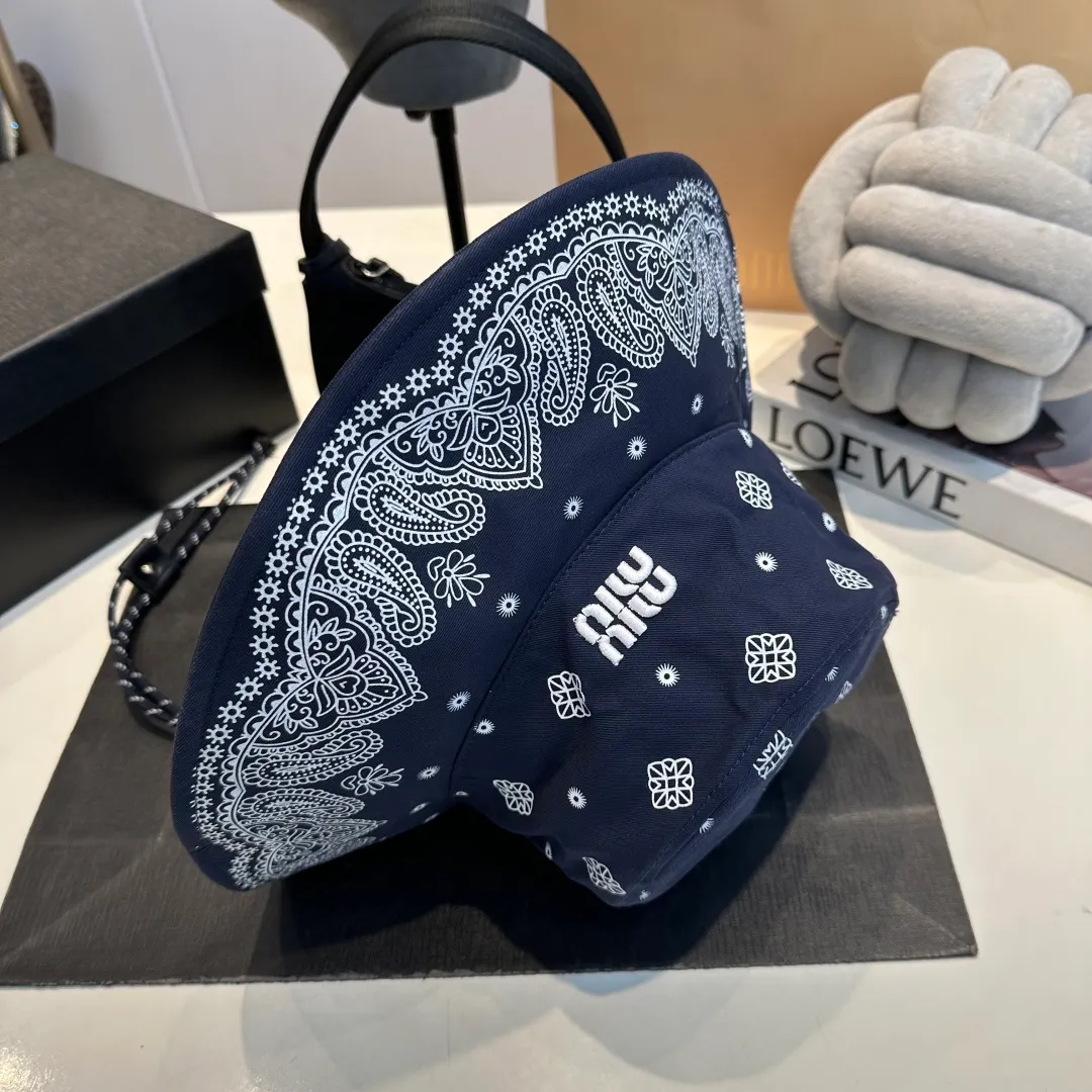 P70 Miumiu Miumiu new order style embroidered graffiti bucket hat🧢big brand style is super easy to match, get it now!