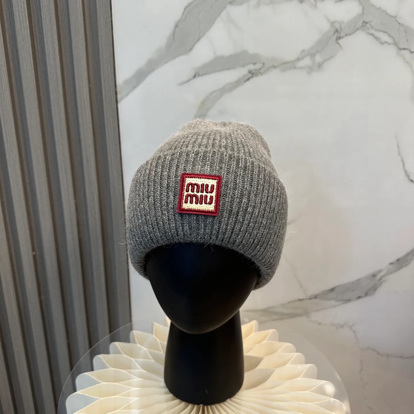 P50 miumiu Miu Miu counter's popular embroidered logo knitted hat! Xiaohongshu’s new product is released, it’s so 🉑️, high-elastic fabric, classic color