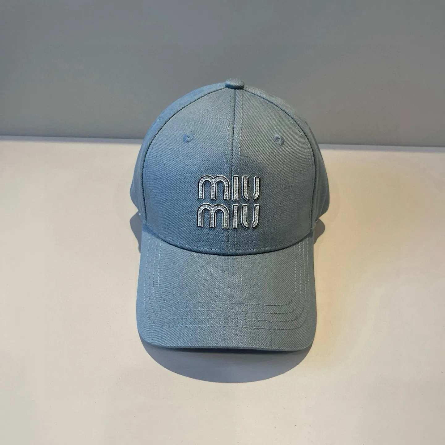 P60 miumiu original spring and summer new baseball cap, authentic mold-making and custom-made, the original workmanship is meticulous and the quality is superb!