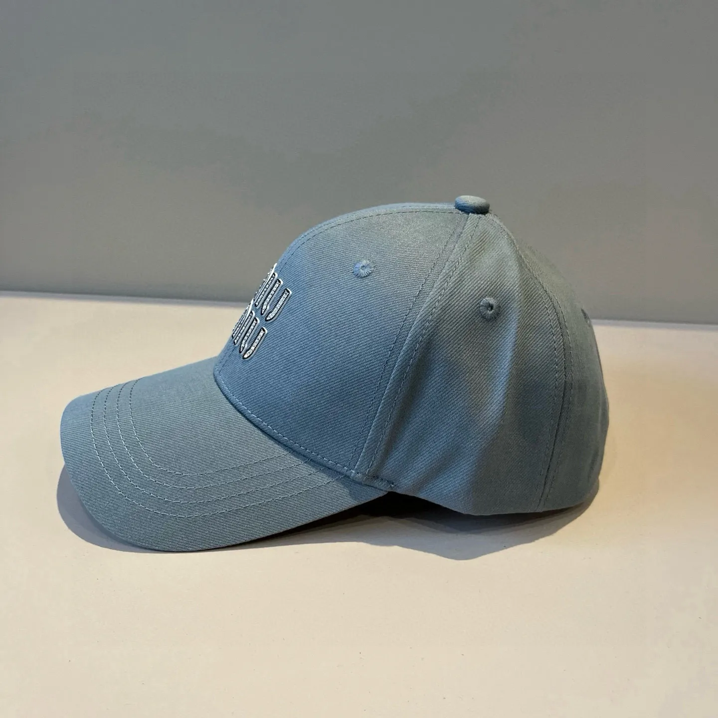 P60 miumiu original spring and summer new baseball cap, authentic mold-making and custom-made, the original workmanship is meticulous and the quality is superb!