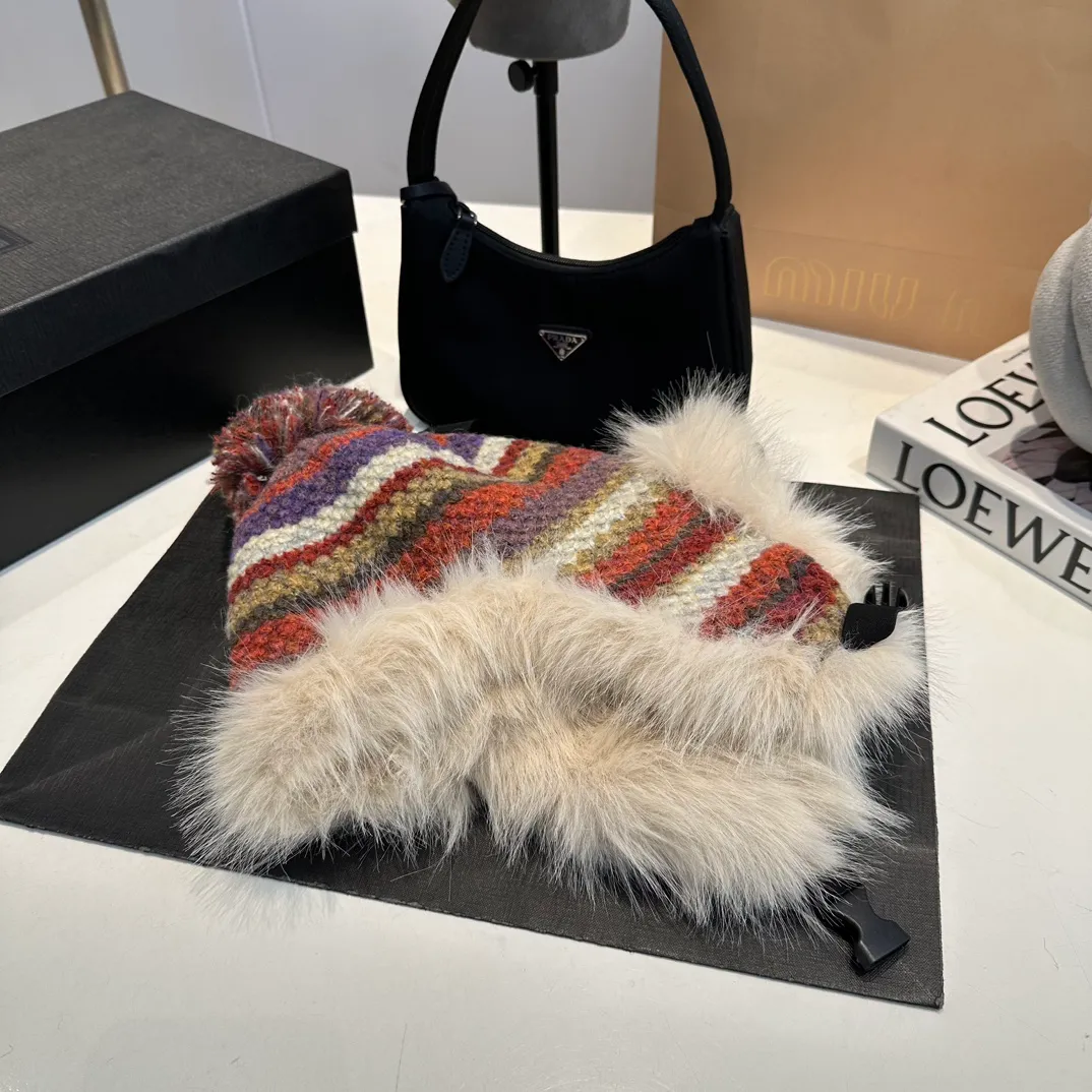 P70 miumiu new rabbit fur thickened knitted thunder hat, simple and versatile item, head circumference 57cm