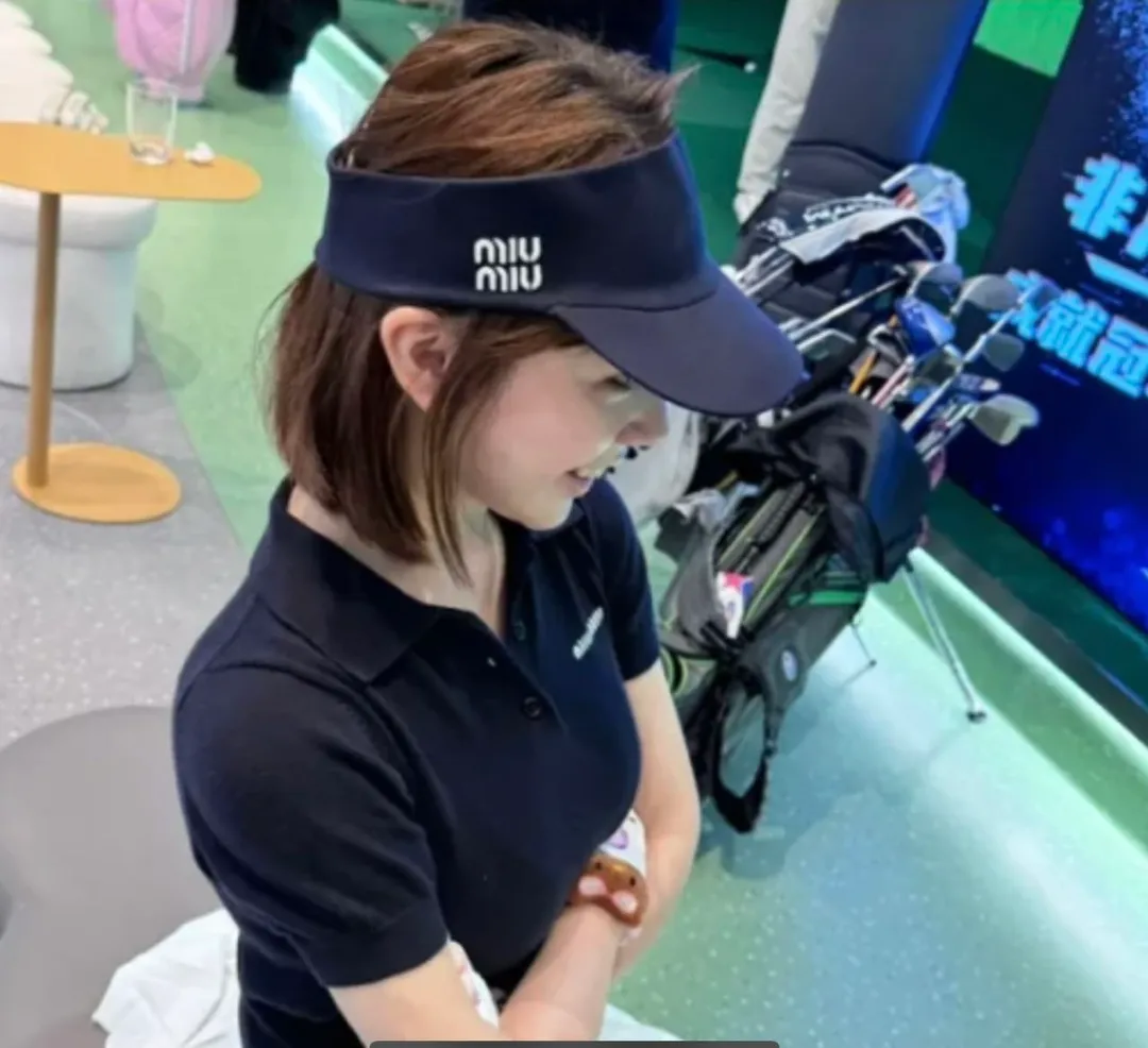 70💰Miumiu miumiu (recommended by Xiaohongshu’s popular model) original hollow-top sun hat, genuine mold-making and custom-made, the original workmanship is meticulous and the quality is superb!