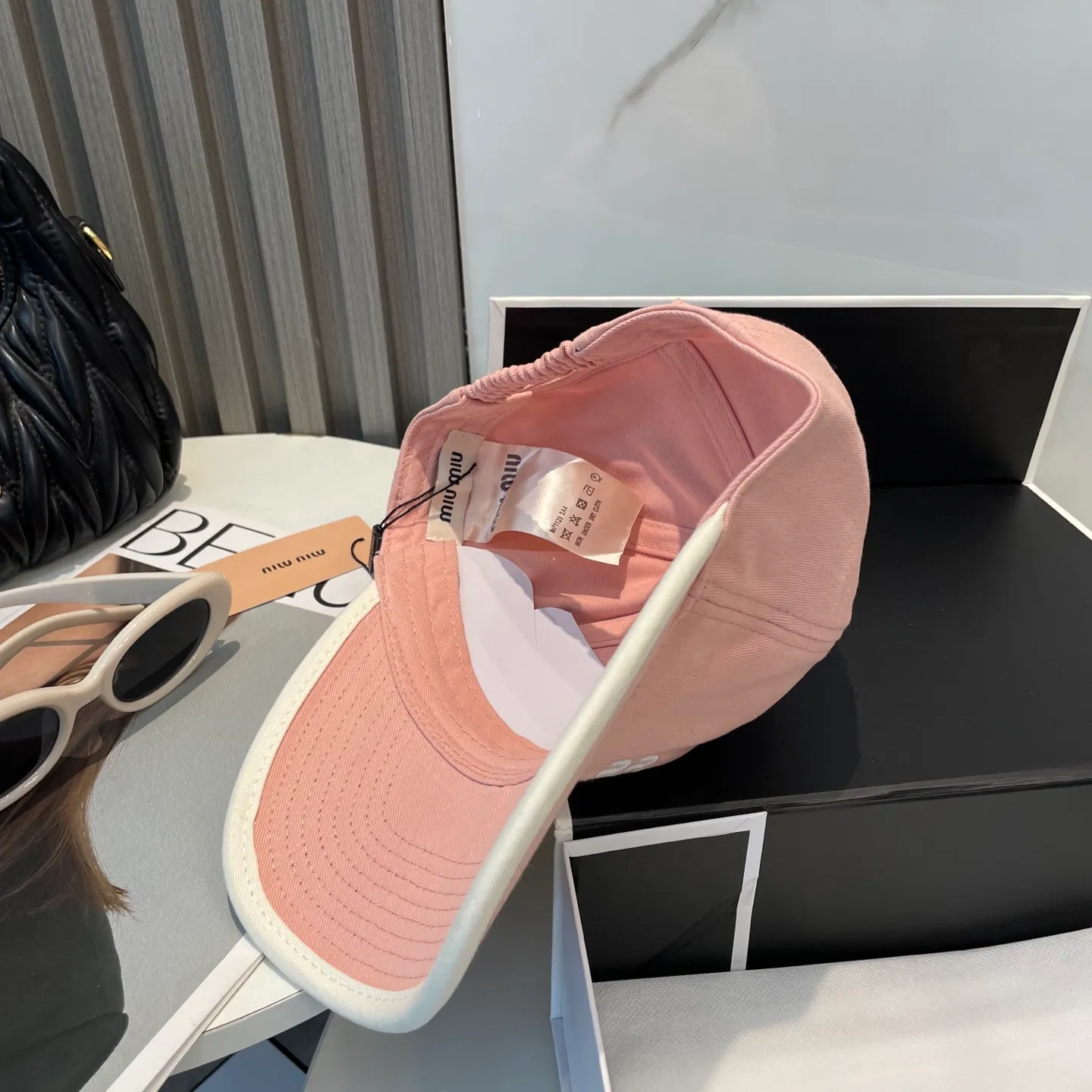 P60💛 Comes with dust bag. [Miumiu Miu Miu] New order style embroidered baseball cap🧢Big brand style is super easy to match, hurry up and get it!