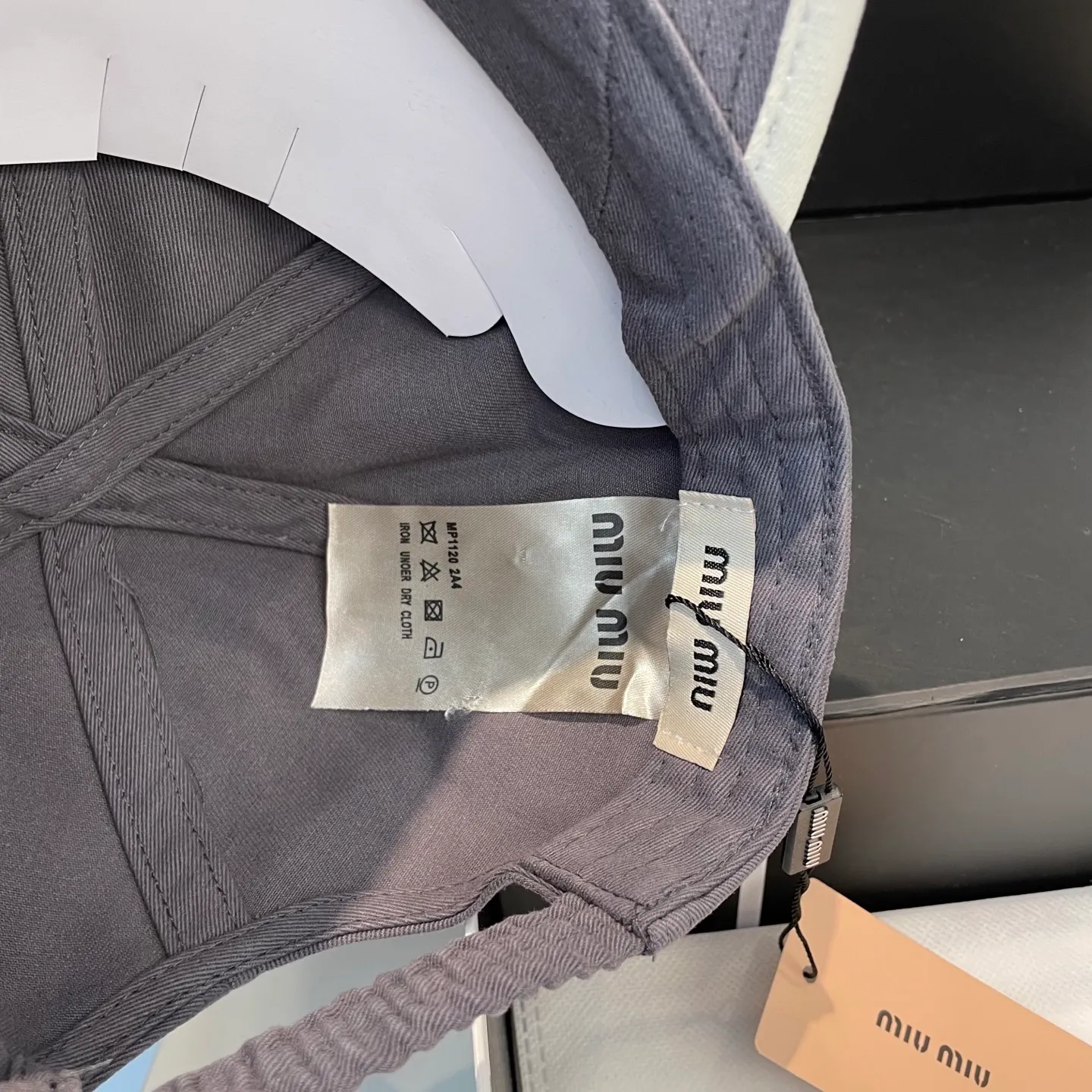 P60💛 Comes with dust bag. [Miumiu Miu Miu] New order style embroidered baseball cap🧢Big brand style is super easy to match, hurry up and get it!