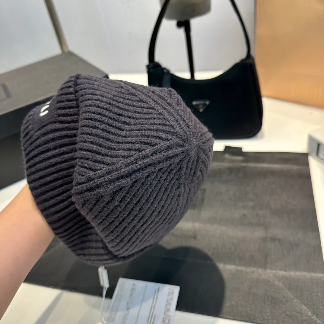 P56 high version Miumiu knitted hat, cold hat super warm