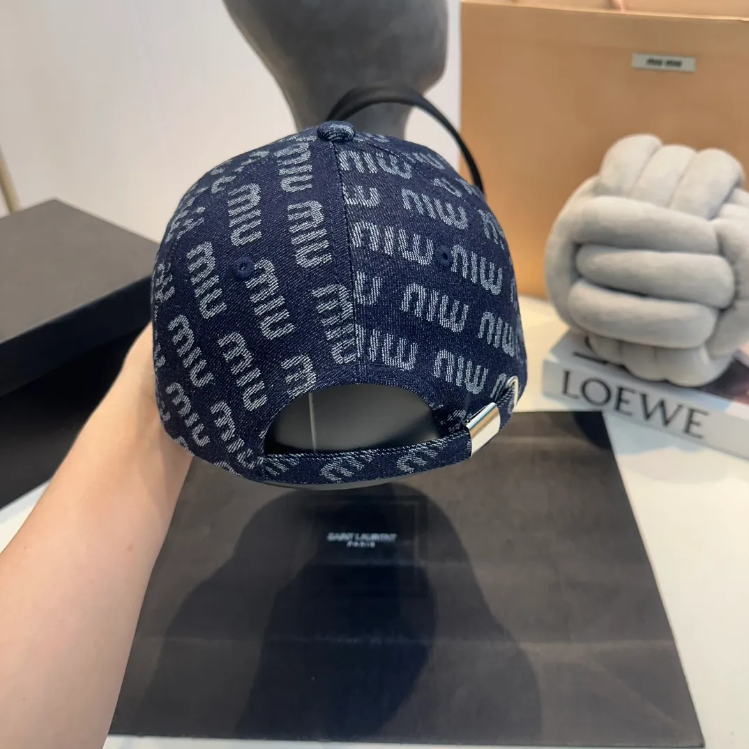 P60 miumiu new denim baseball cap, the hottest color at the moment - full of street style! Trendy and versatile, Xiaohongshu grows grass, poison, get your boyfriend, and cool together