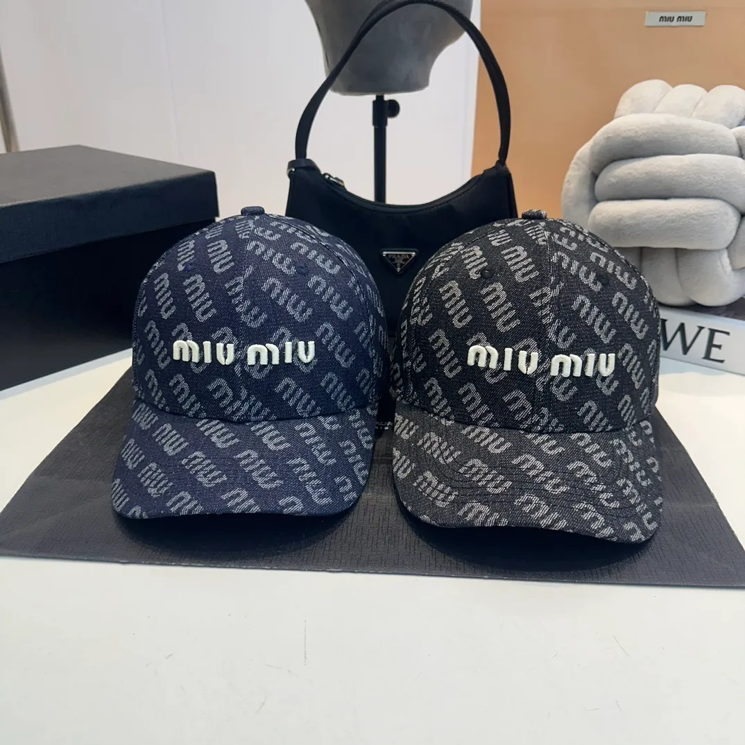 P60 miumiu new denim baseball cap, the hottest color at the moment - full of street style! Trendy and versatile, Xiaohongshu grows grass, poison, get your boyfriend, and cool together