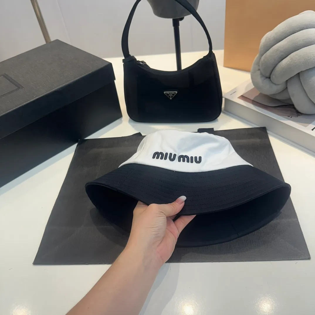 P56 MiuMiu Miu Miu girl's daily bucket hat. A very versatile baseball cap. Classic embroidered logo. Versatile and fashionable.