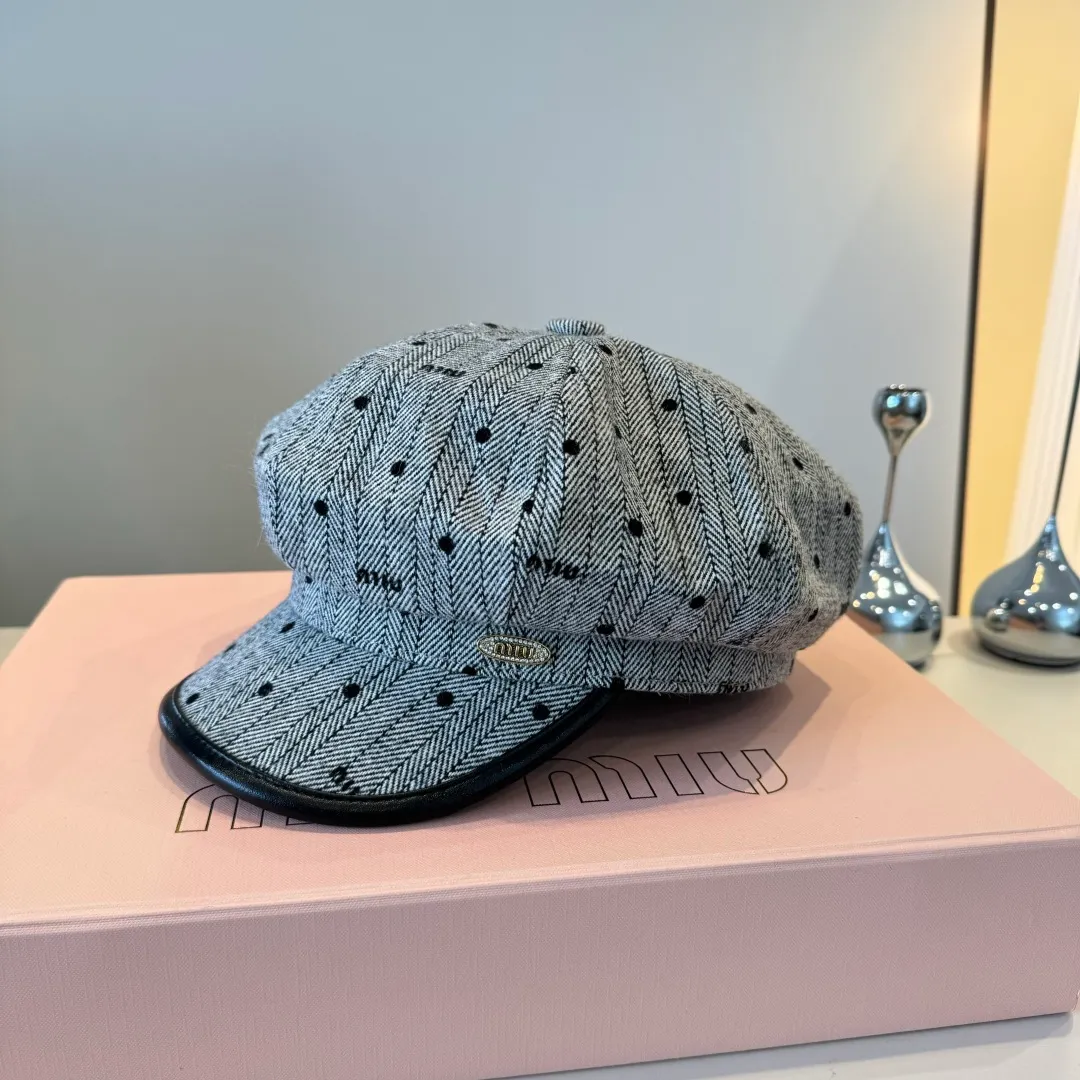 💰100¥ miumiu new duck bill painter's hat, head circumference 57cm