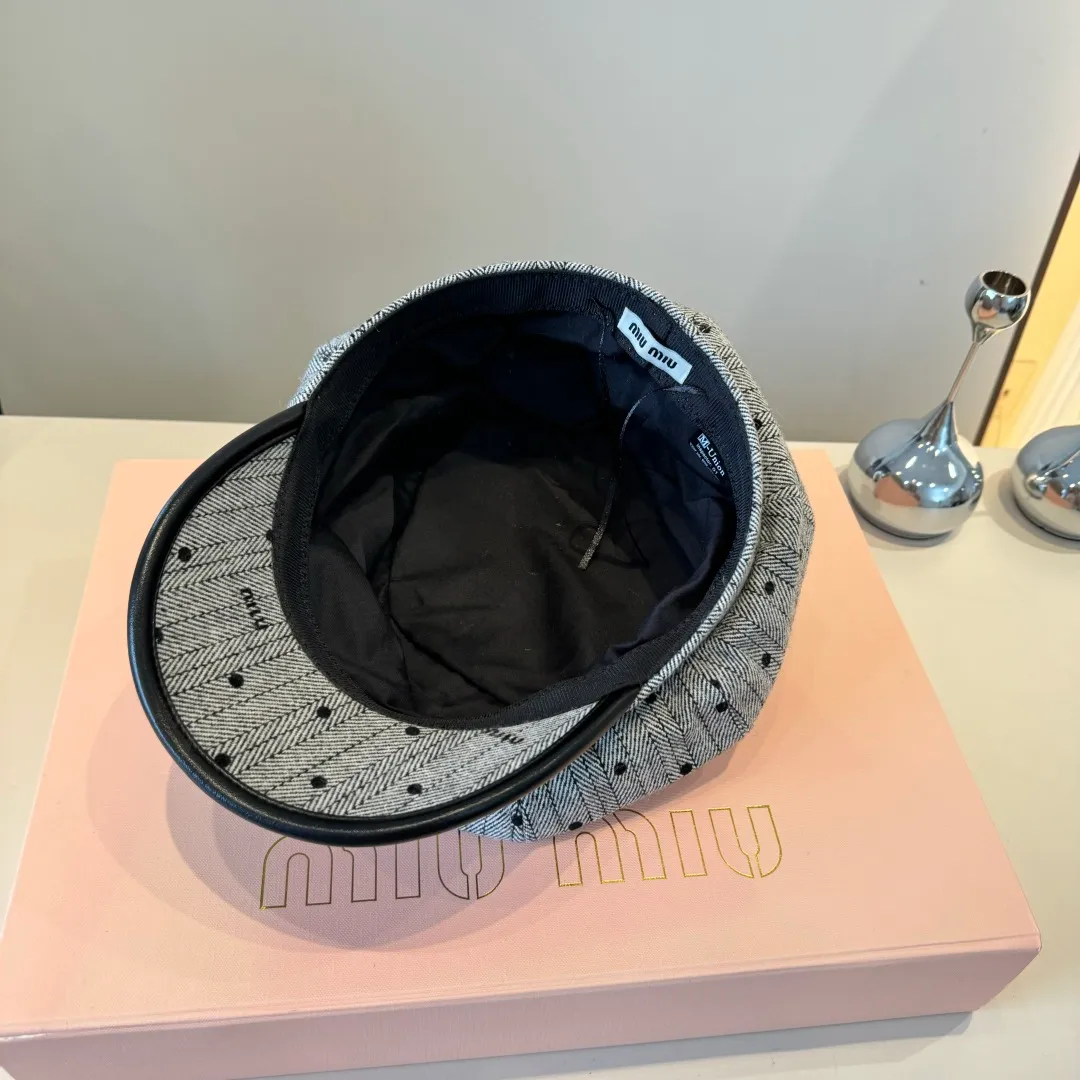💰100¥ miumiu new duck bill painter's hat, head circumference 57cm